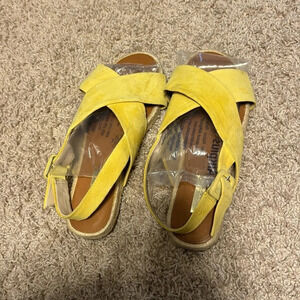 Louise Et Cie Yellow Suede Flat Espadrille Sandal Size 8.5